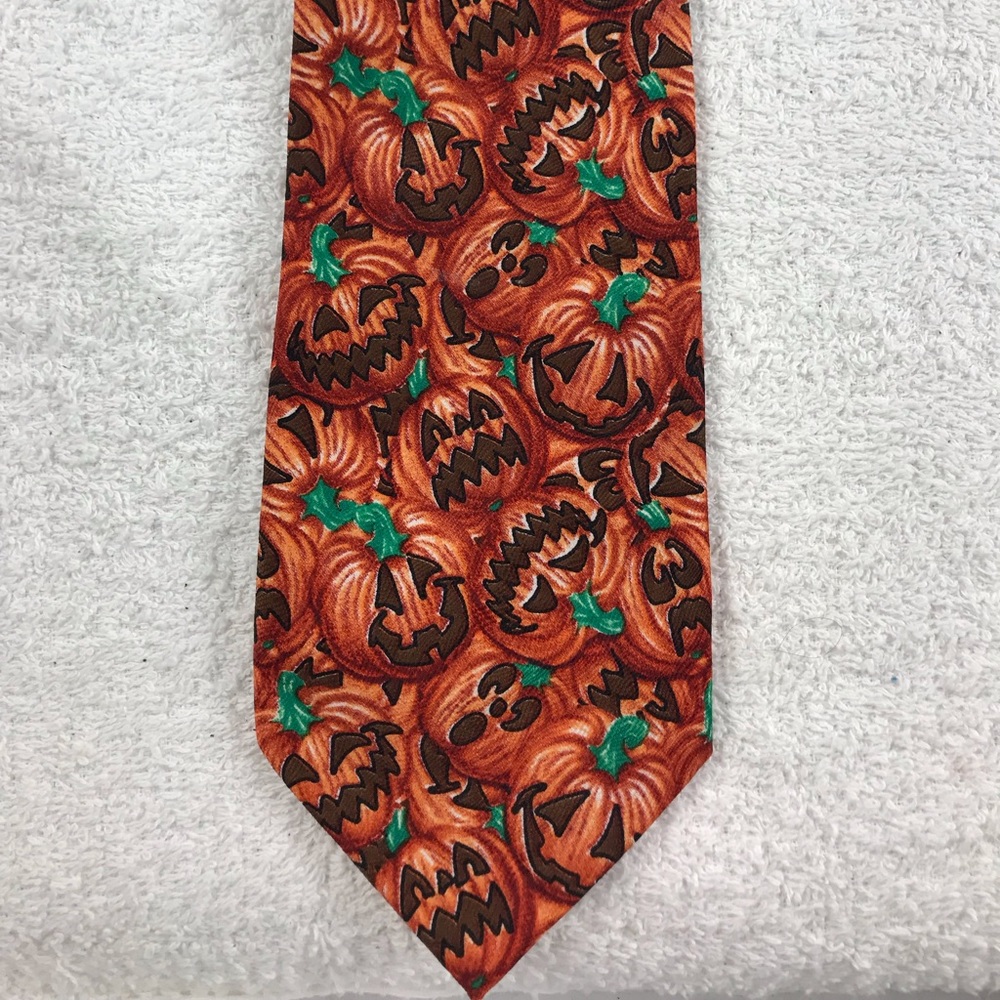 Roberto Cellini Scary pumpkin tie